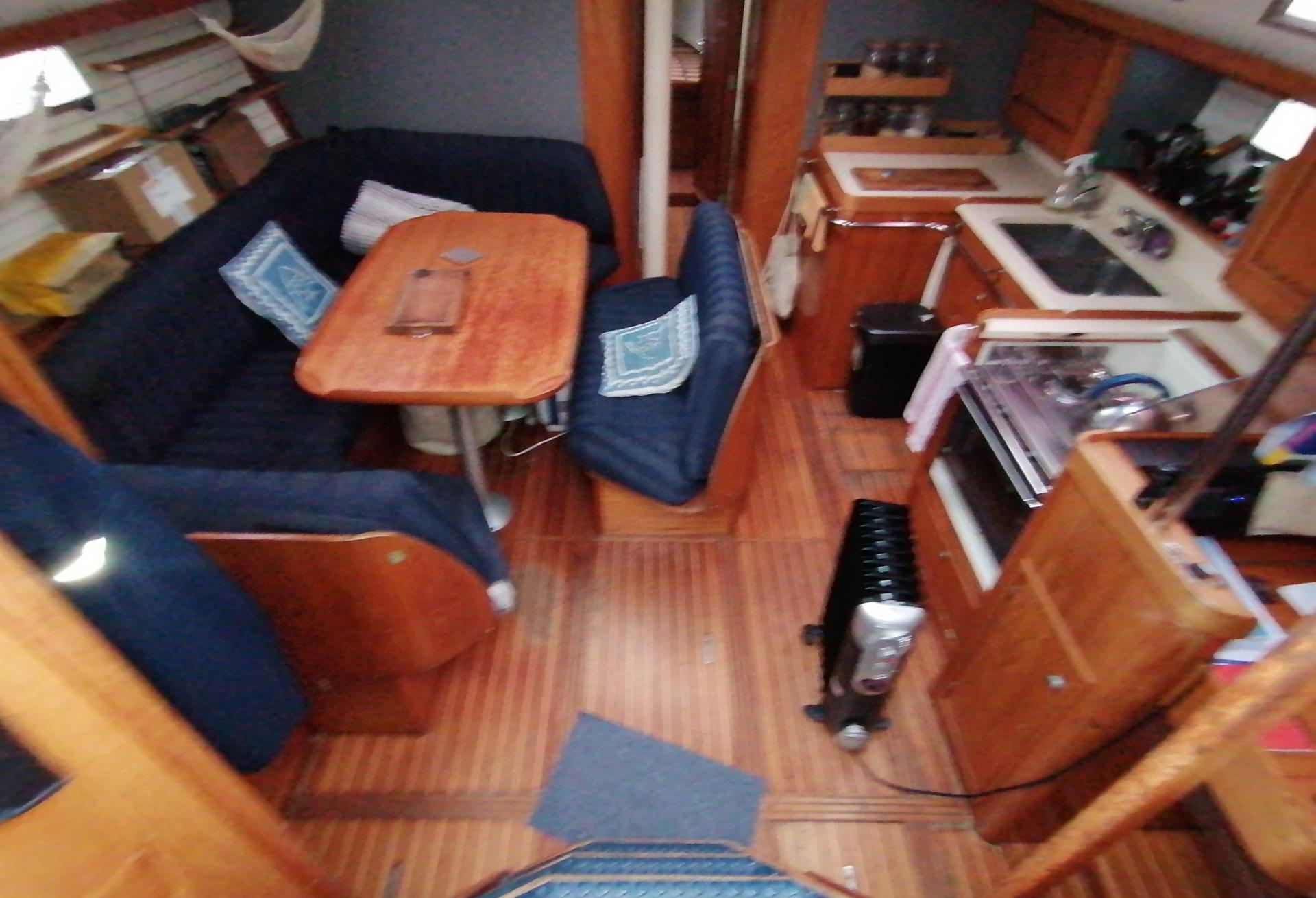 Sailboats Jeanneau Sun Odyssey 44 1991 interieur 1